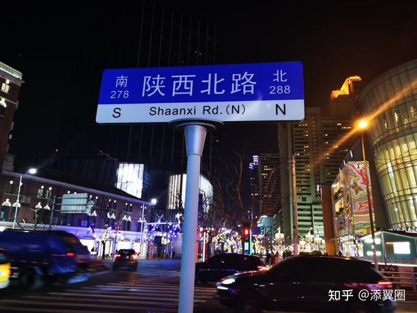 路过陕西北路,朋友大呼"大上海居然路牌拼错误!"