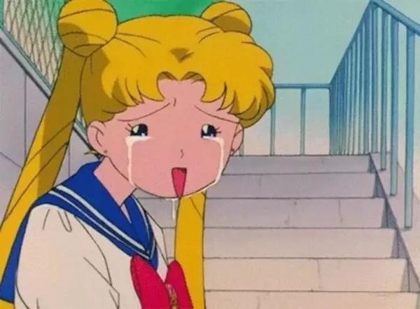 美少女战士一共有5部,1992年开始播放,女主角叫月野兔,简直是少女心
