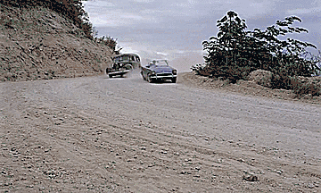 影片中反派开着 lasalle黑色 灵车 一股诡异的光芒 把平庸的邦德座驾