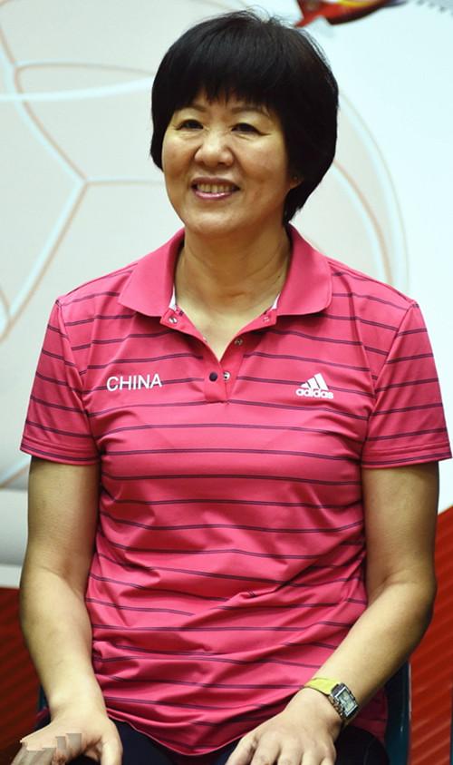 铁榔头郎平好飒穿运动风的服装霸气十足退役后当老师
