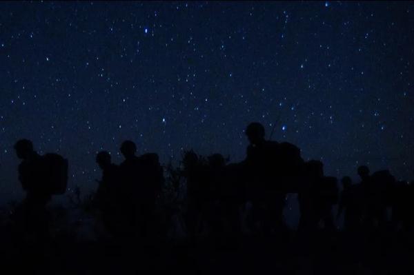 星光磊磊灿混仪 龙踞虎蹲纵复横每一点星光都是一名梦萦山河的先烈绘