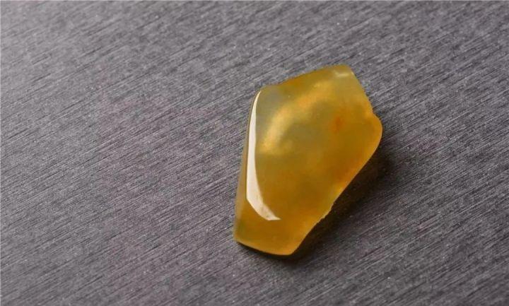 罕见的翡翠高冰黄翡片料料好雕工精湛难得的收藏极品