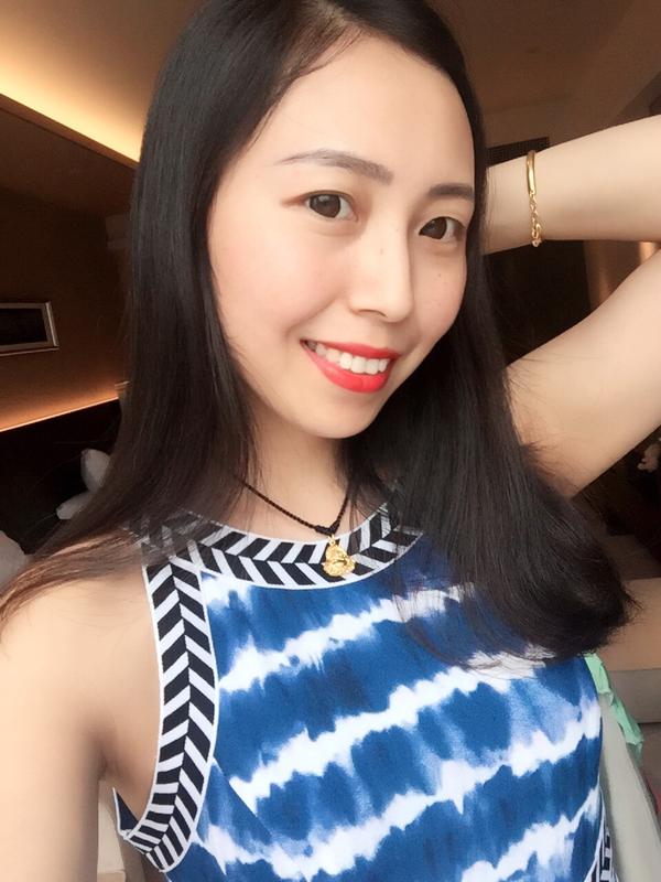 自拍98斤!脸还是大,但是好多了.我皮肤过敏,只能画眉毛和口红,哎!