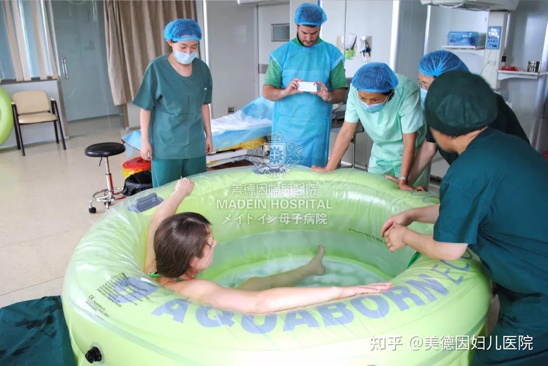 水中分娩看过来美德因又一例水中分娩宝宝出生