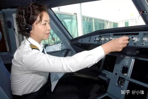 王牌飞行员刘宇环南航史上首位女机长谁说女子不如男