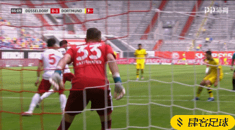 【出场阵容】 杜塞尔多夫首发:33-卡斯滕迈尔;23-杰贝尔曼,5-艾汉,3