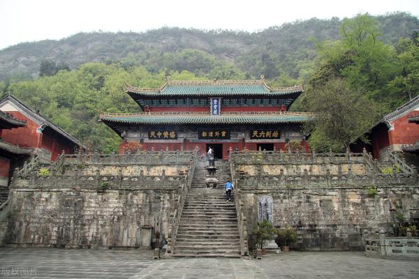 免费游玩武当山,坐着高铁直接到,真香