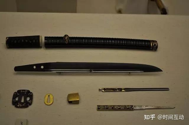 为什么部分日本人切腹时要找人介错