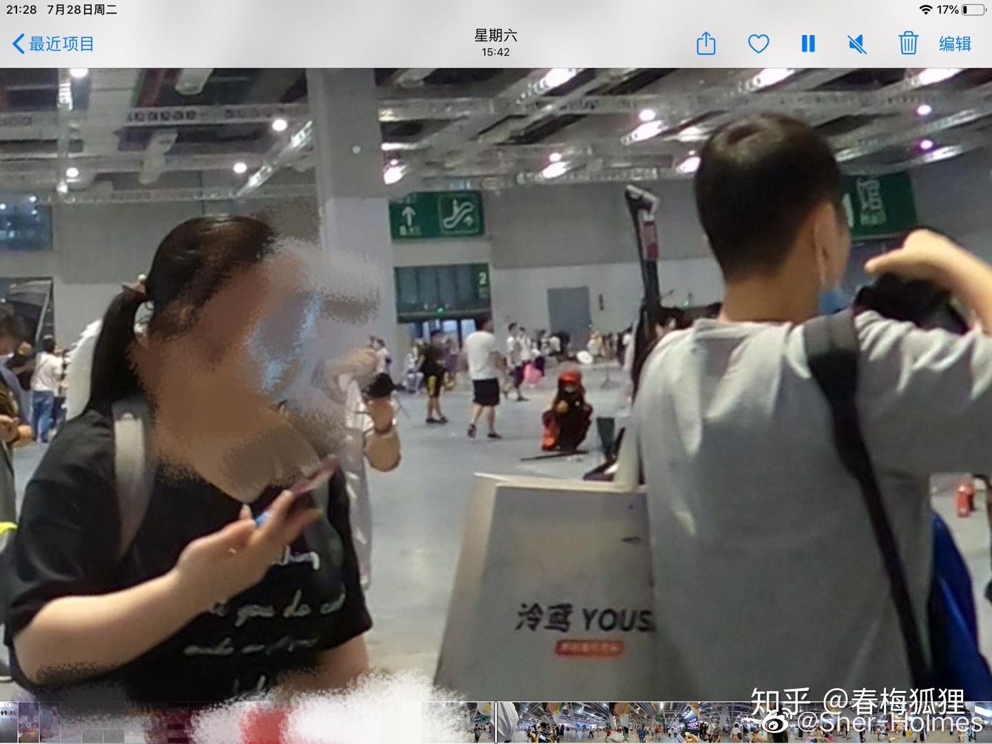 如何看待cp26上穿jk制服的女生摆露骨姿势被路人骂