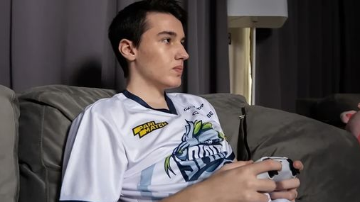 dota2:了解team spirit战队3号位collapse,每天训练8局天梯