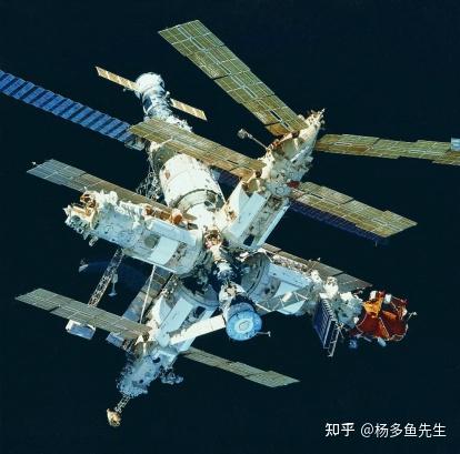 1976年,苏联发射了礼炮六号,1977年发射礼炮七号,第二代空间站出现了.