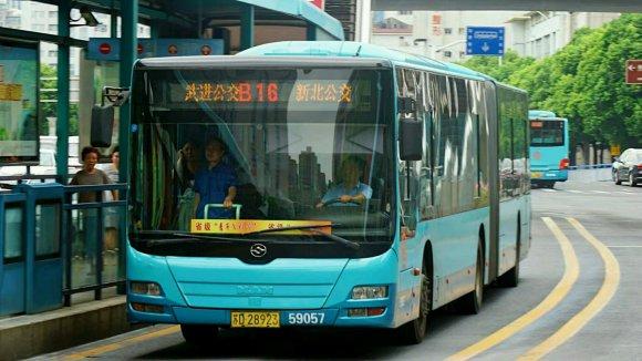 硬核盘点常州公交车brt黄海dd6186s02型铰接城市客车参数2