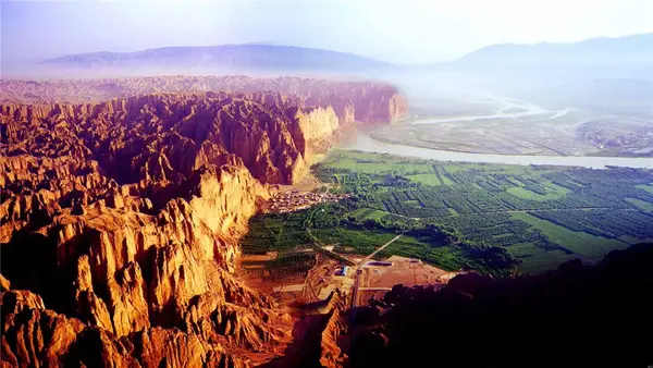 宁夏黄河大峡谷,石峰与峡谷间的鬼斧神工,传奇之地