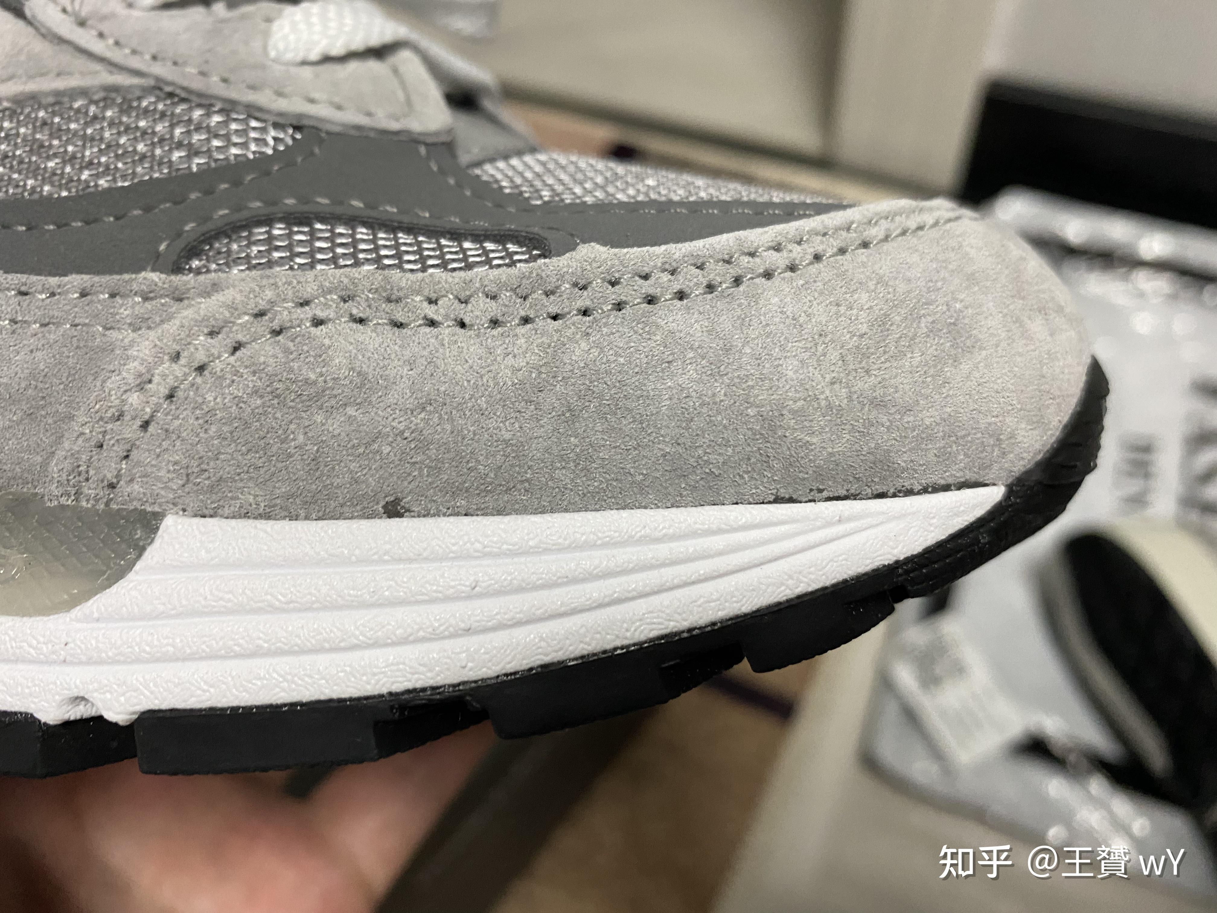 在得物买了一双newbalance992做工觉得有点瑕疵问题大吗