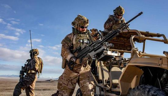 美国特种部队买新机枪:有效射程2千米,单兵可携带