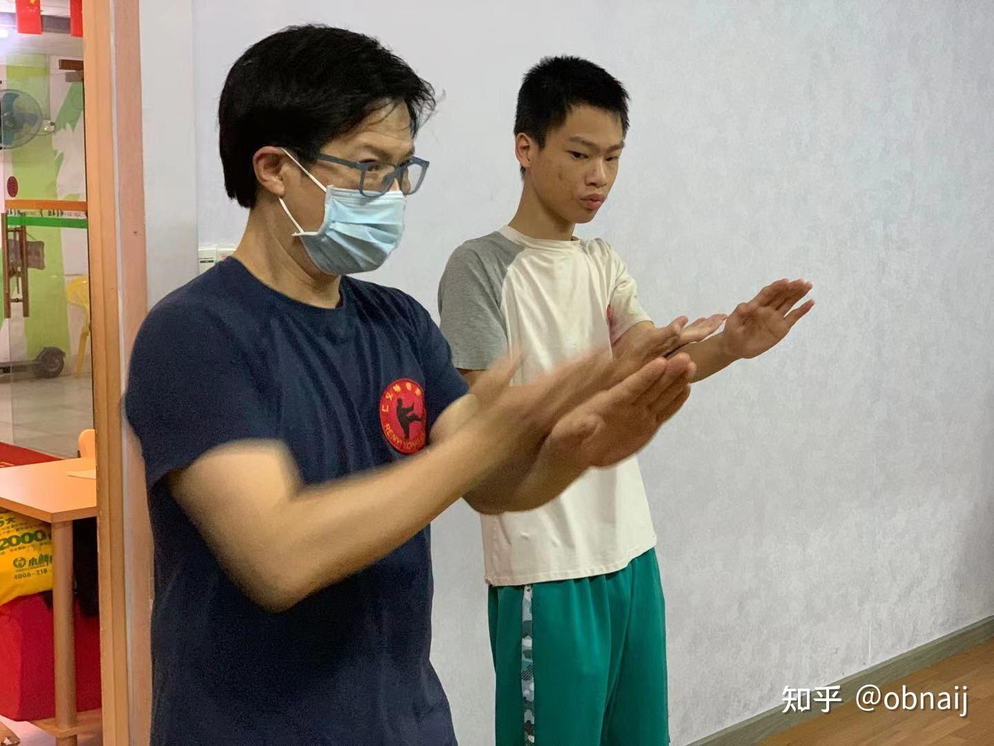 习练哪种功夫应对在拥挤狭窄空间的侵害或冲突并进行徒手防卫