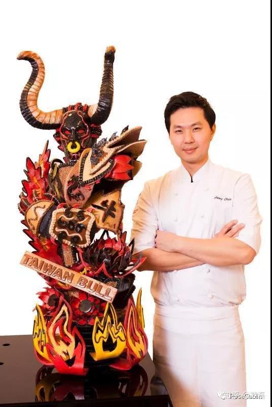 他当即创作作品"牛魔王",荣获第五届世界面包大赛总冠军和艺术面包