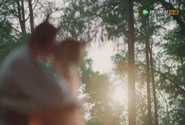 热巴和吴磊在《长歌行》里这场吻戏,也是一战成名.