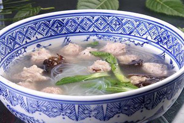 5 人 赞同了该文章 天冷了简单容易上手的丸子汤必须要有,开店的朋友