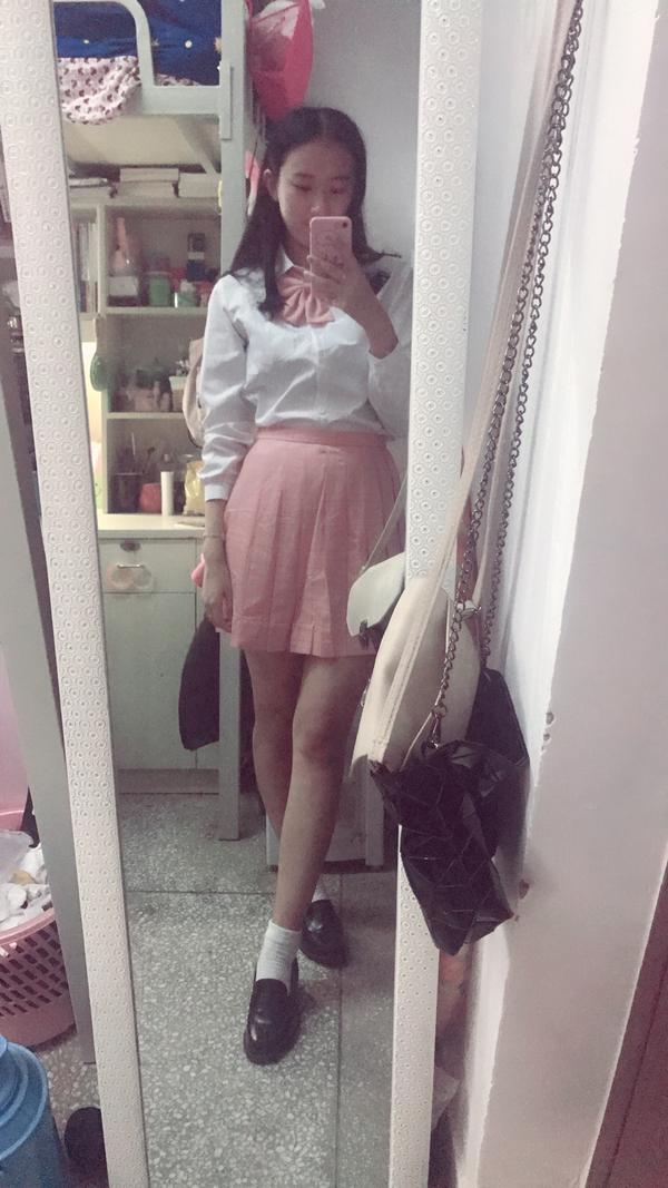 大学女生想日常穿jk制服,这种想法需要克制吗?