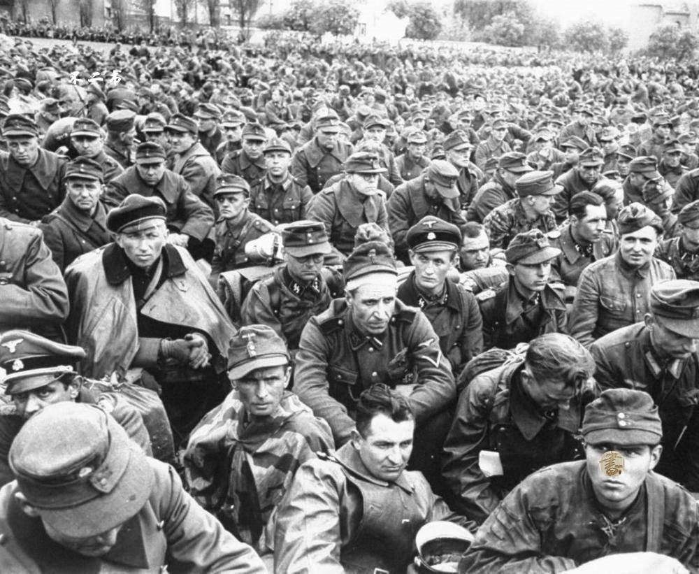 莱茵大营真实现场照从东线逃往西线的德军见证了美军的残忍