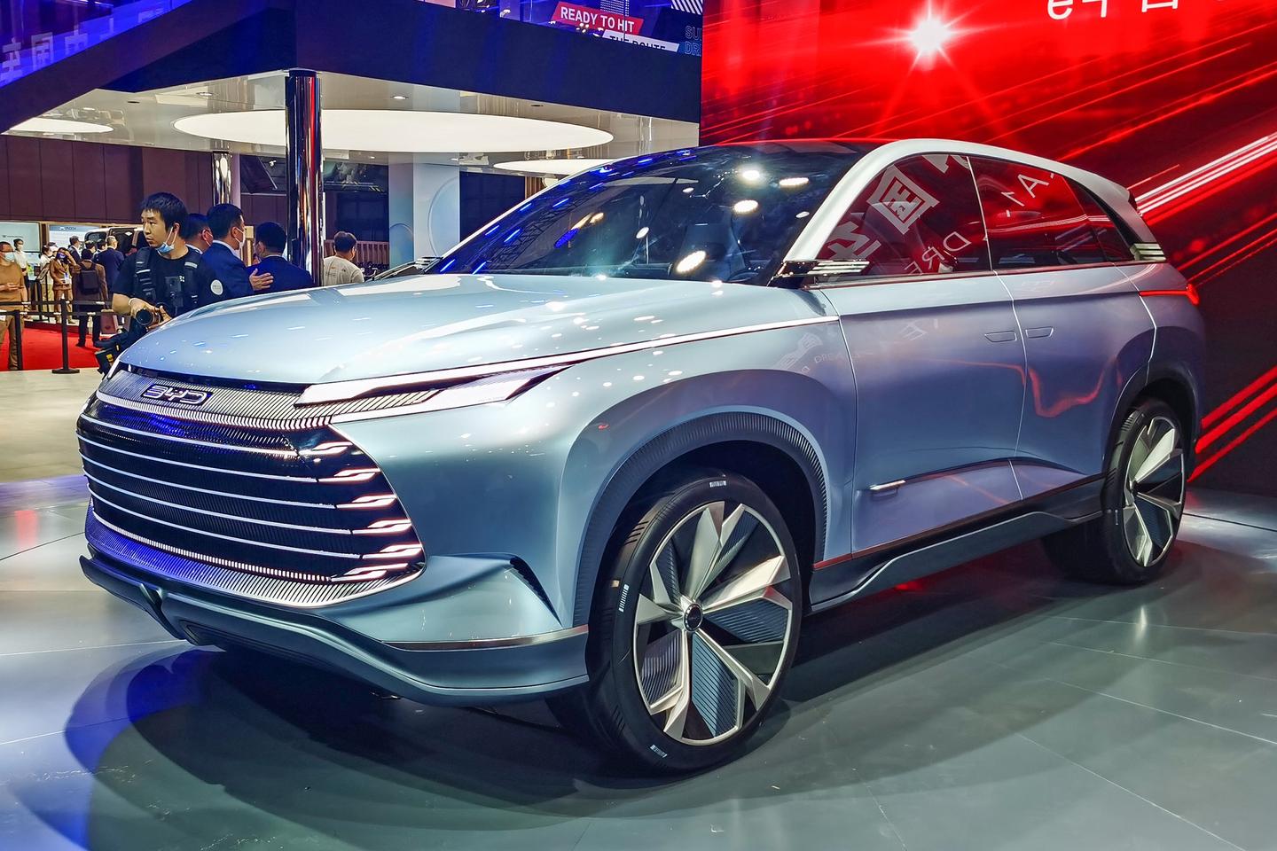 2021上海车展实拍比亚迪全新概念车xdream充满未来科技感