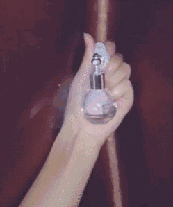 人家既是香水也是高光 想不到吧 光看瓶子就想剁手啊(别拦着我) 小小