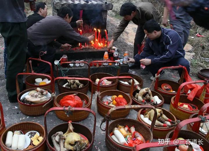 祭祖到底有多灵祭祖可以改变自己的运气附中元节祭祖方法