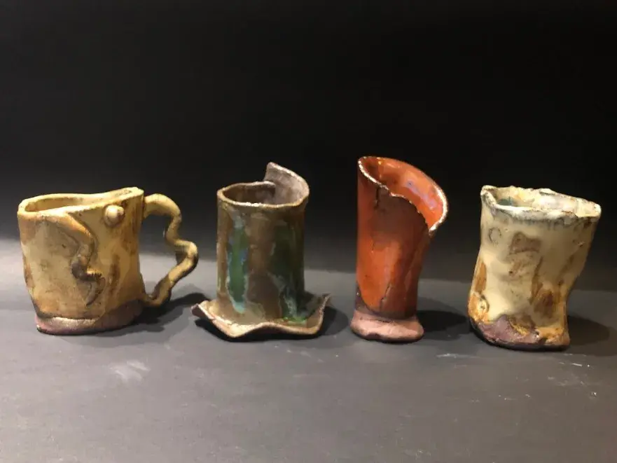 这些陶艺作品在年度艺术展上进行了精彩的陈列展示,惊艳了前来参观的