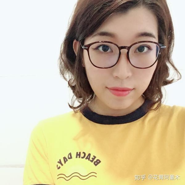 臀部和胸部的发育停在了20岁(尴尬又不失礼貌的微笑),但素,仍然可以