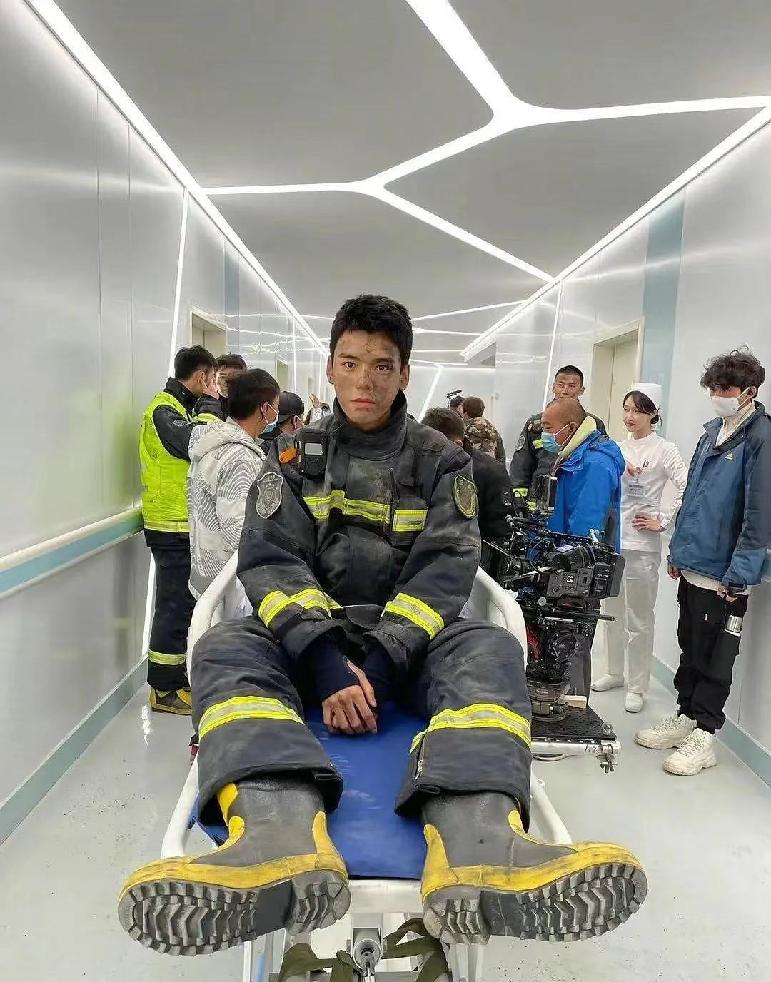 之前大火的《山河令》让他成功出圈,和剧中不同,现实生活中的龚俊非常