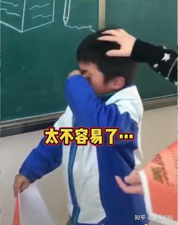 小男孩领奖演出"曲折剧情",得奖后喜极而泣,奥斯卡欠座小金人