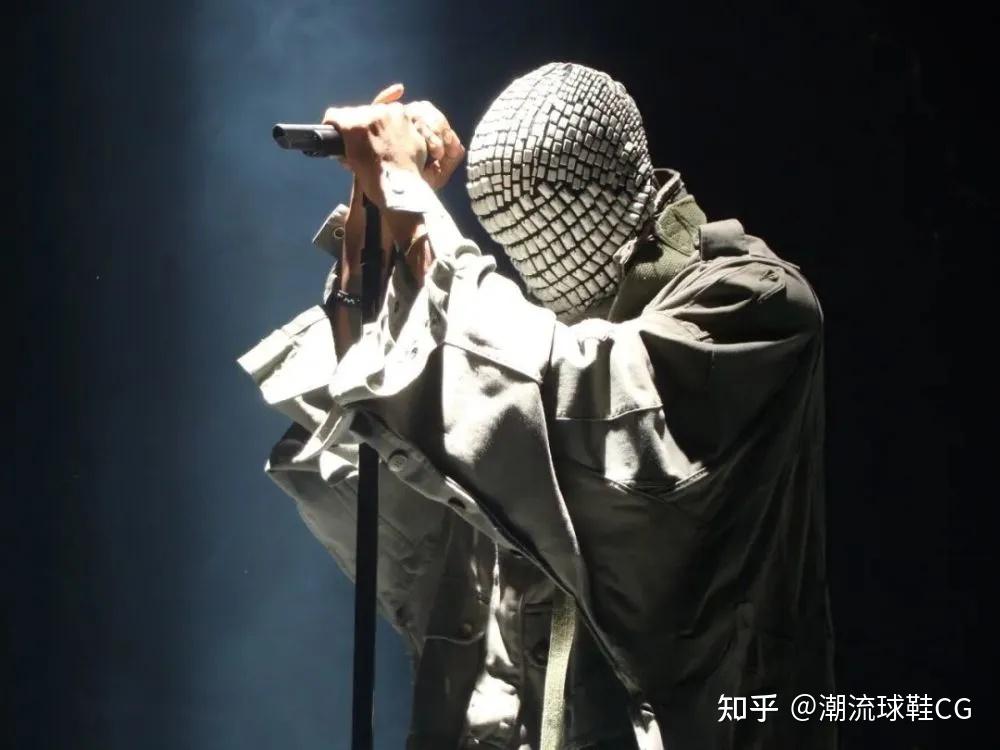 说唱圈的悍匪kanye丝袜套头第一人