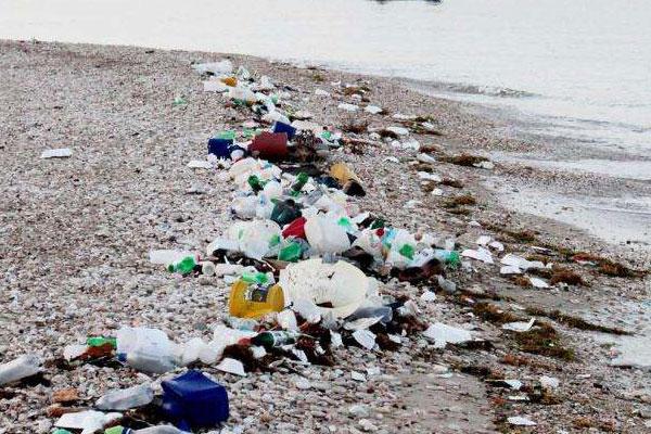 外卖包装垃圾泛滥成灾 给环境带来严重的环境污染问题