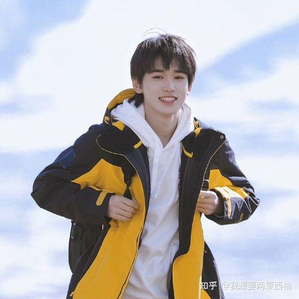 可以分享一些宋亚轩笑起来的图吗?