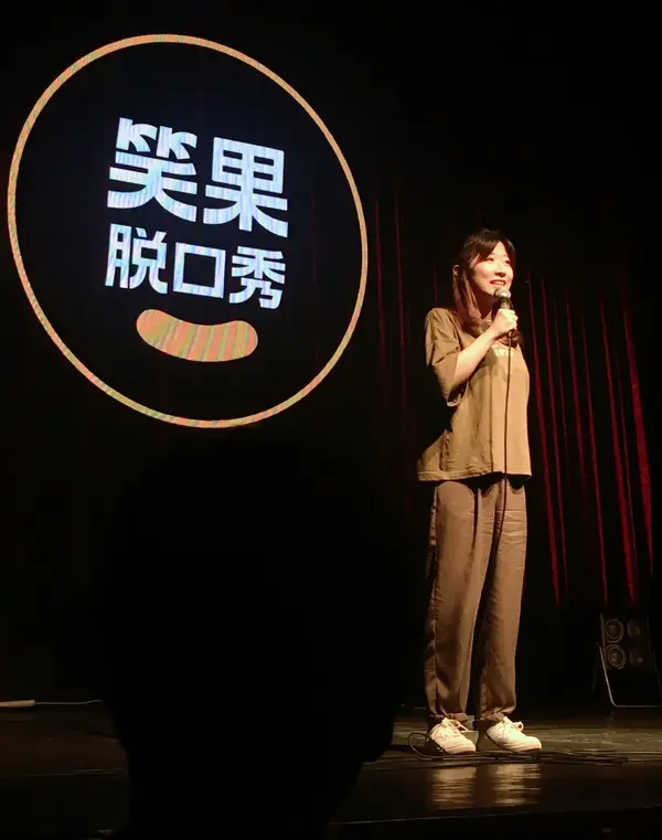 作为同行,来自上海的女脱口秀演员norah能感觉到杨笠在用语气和肢体