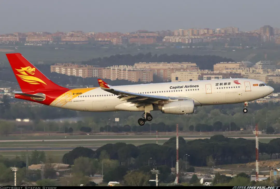 图:首都航空的a330-200客机正在降落马德里机场 图片来自airliners.