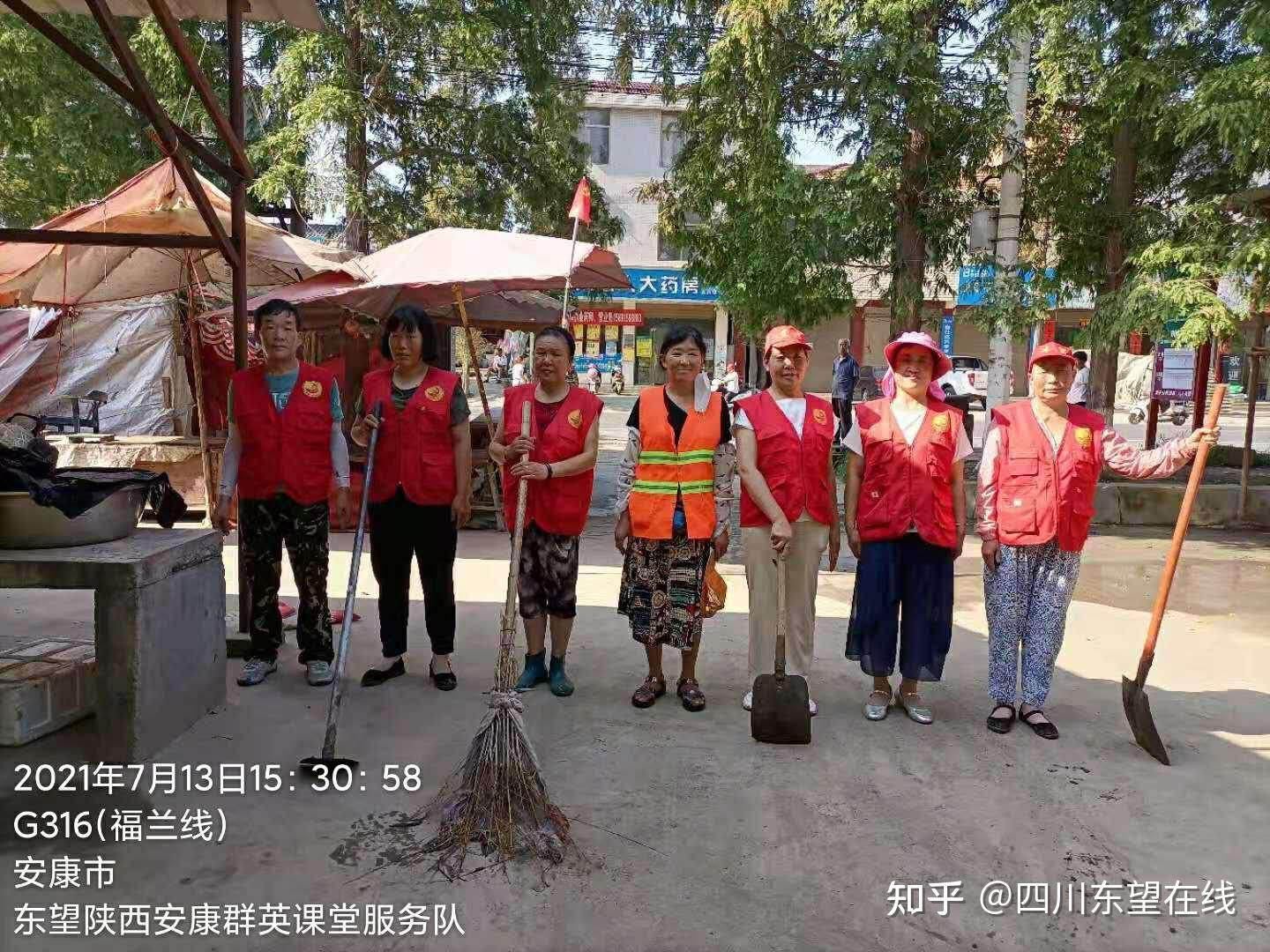 保护市场环境卫生东望志愿者在践行