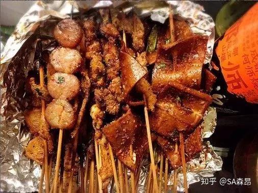 外卖桶装鼻祖何师烧烤:从打包"天生缺陷"到单日外卖营业额35万元