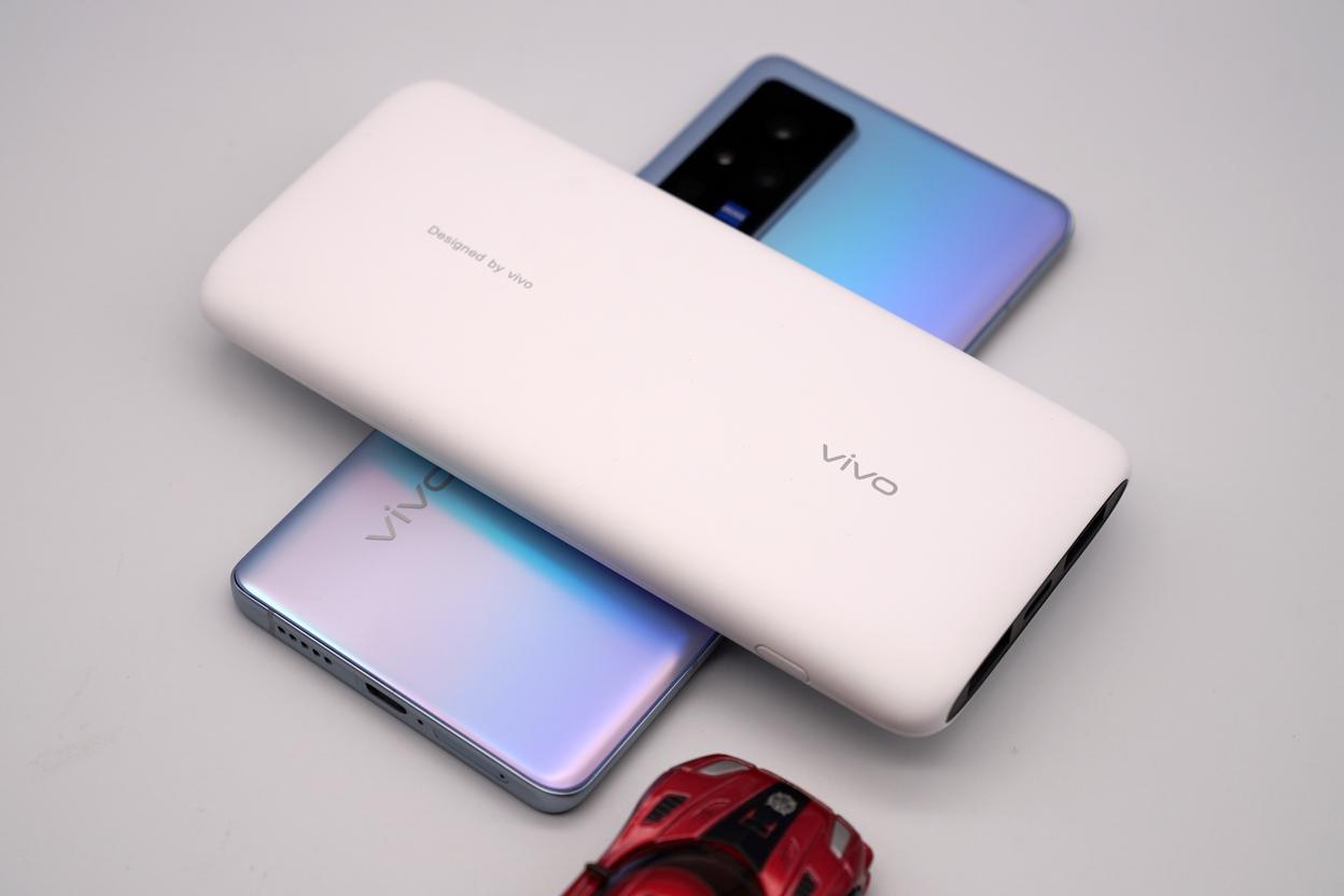 vivo 20w快充移动电源:轻薄便携,出行闪充好帮手