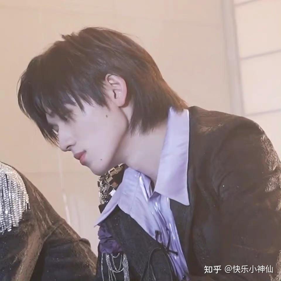 来点小宋宋亚轩近期的帅图神图我是唯粉不要有文或其他的人