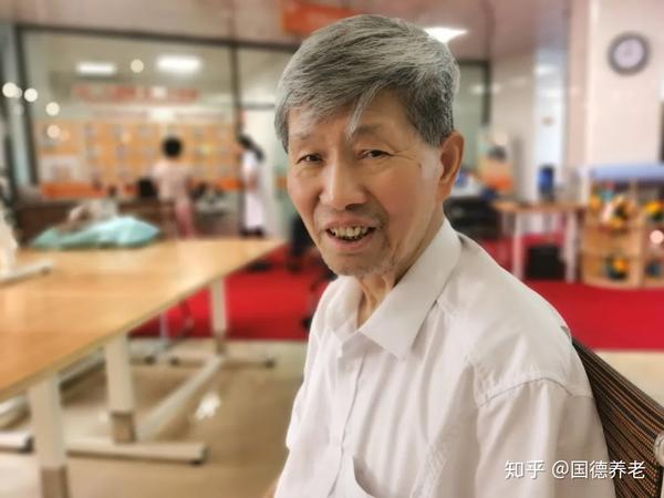 经过一个多月的治疗,王爷爷头不晕了,困扰他十几年的头痛也消失了