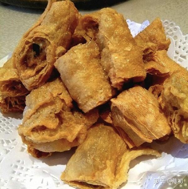 炸千子,这道菜好像很多地方的小伙伴都没听过,可是在我老家,基本上