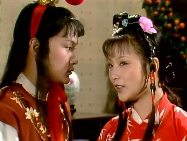 个女子和宝玉的关系非同一般,一个是黛玉,一个是宝钗,一个就是史湘云