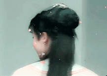 侯明昊 说他回眸一笑百媚生再符合不过了 我一个女生都自愧不如啊