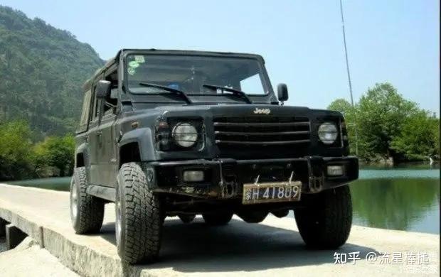 2009年,总数在4xx台的第1代勇士军车,因装配丹东桥厂提供后差速器固定