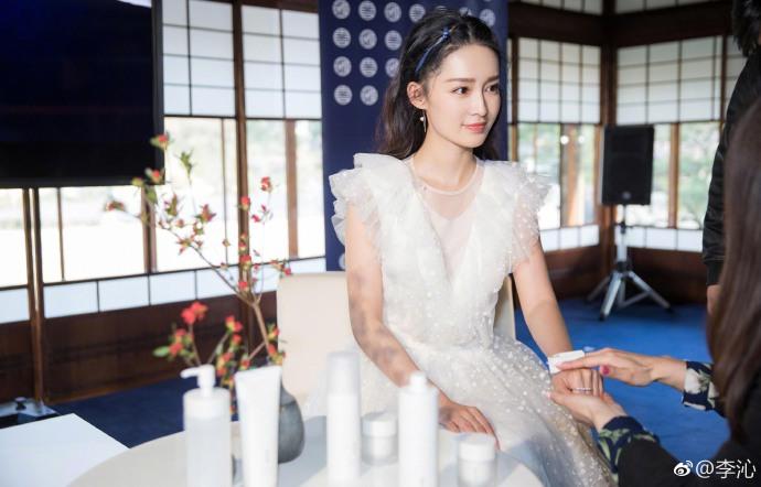 李沁护肤品李沁代言某高端护肤品气质唯美温婉高贵网友让我美成李沁吧