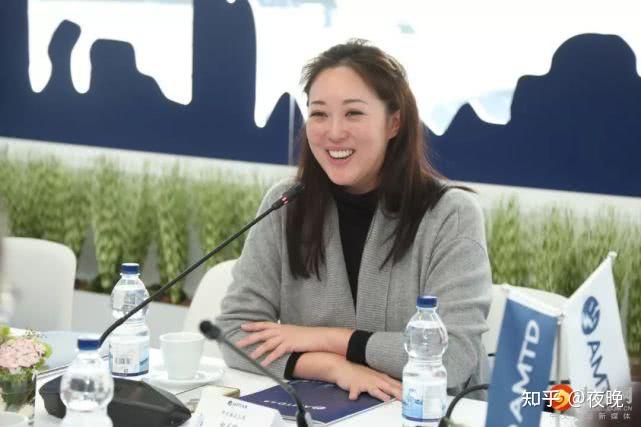 女儿嫁千亿富豪,他却没得享受仍住在贫民区