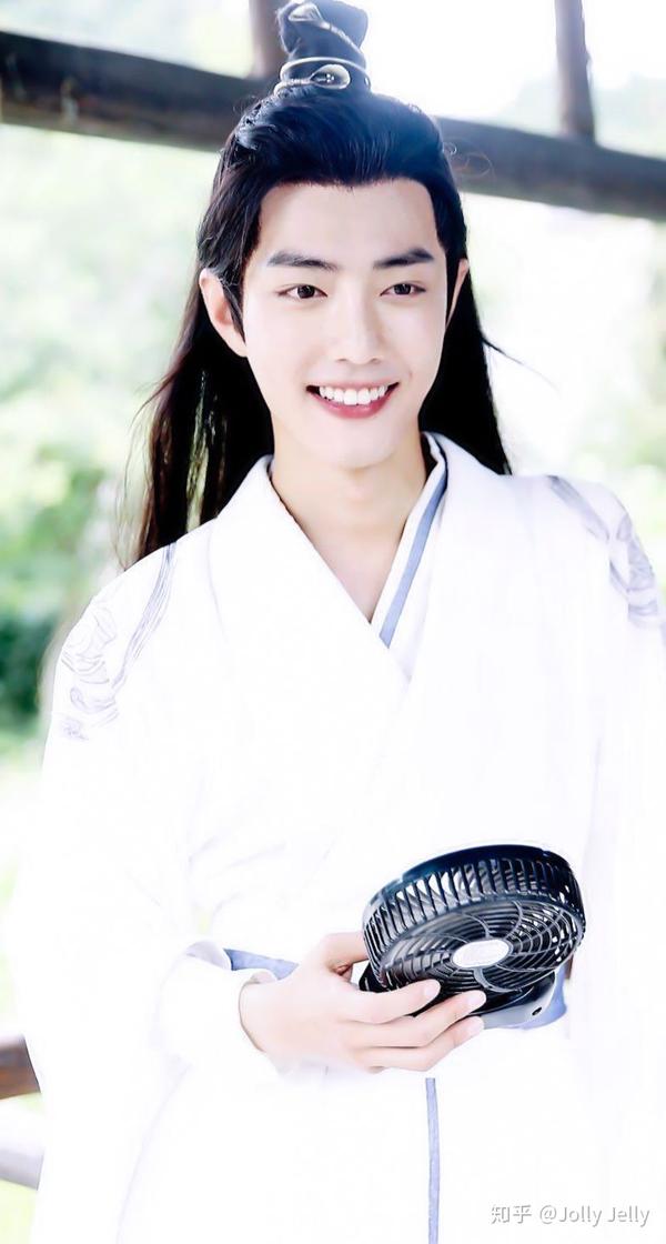 如何客观评价肖战的长相?