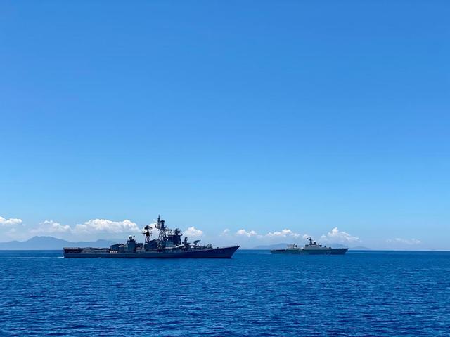 与越南海军护卫舰,举行海上联合演习,印度海军极力染指南海